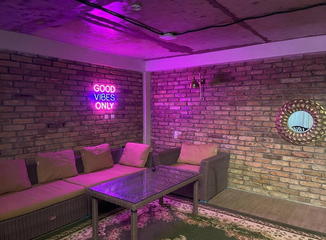 Local Hotel Ташкент Екстериор снимка